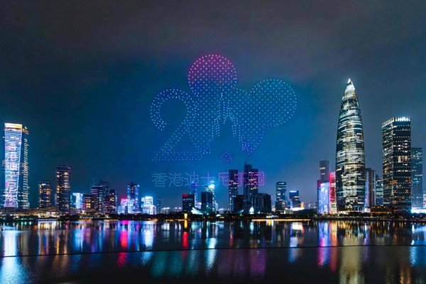 网络配资门户 香港迪士尼乐园度假区于深圳夜空派送20周年 “奇妙空中邀请函”